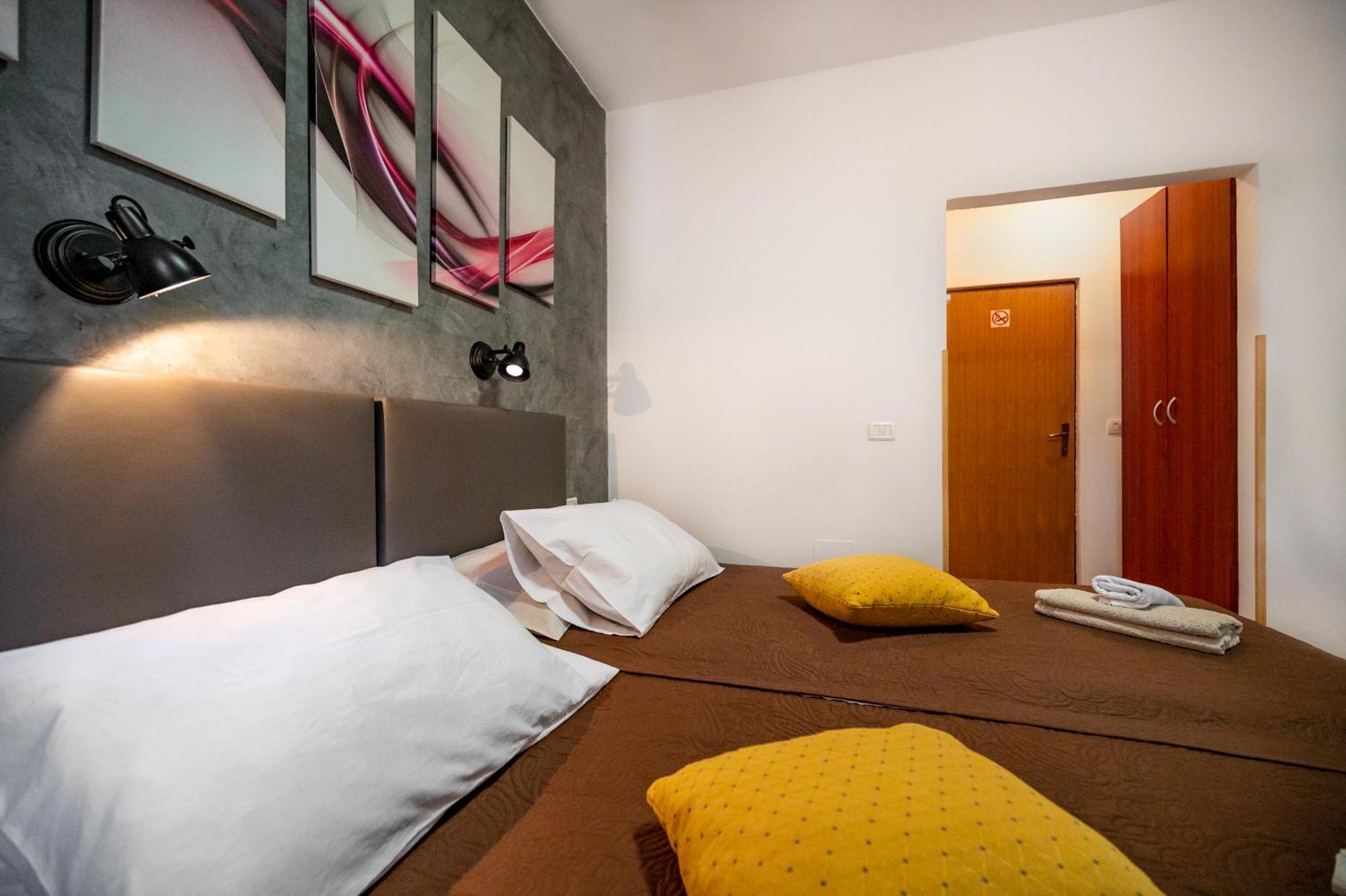 Sonia Rooms Pula Bagian luar foto