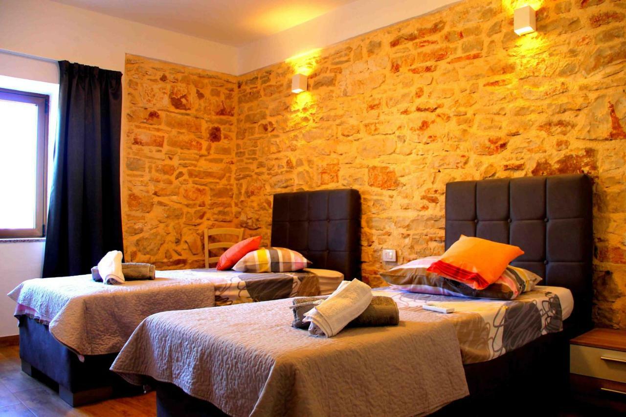 Sonia Rooms Pula Bagian luar foto